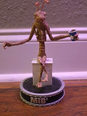 Men In Black, Collectible Brown Alien Figurine with Coffee Cup - MIB³ Display